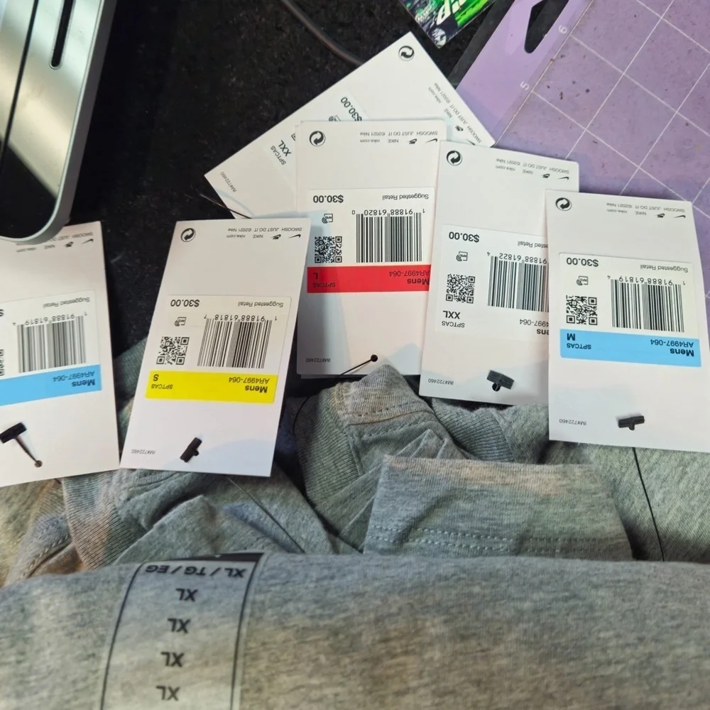 Nike Men's Gray T-Shirt - Picture 8 of 9